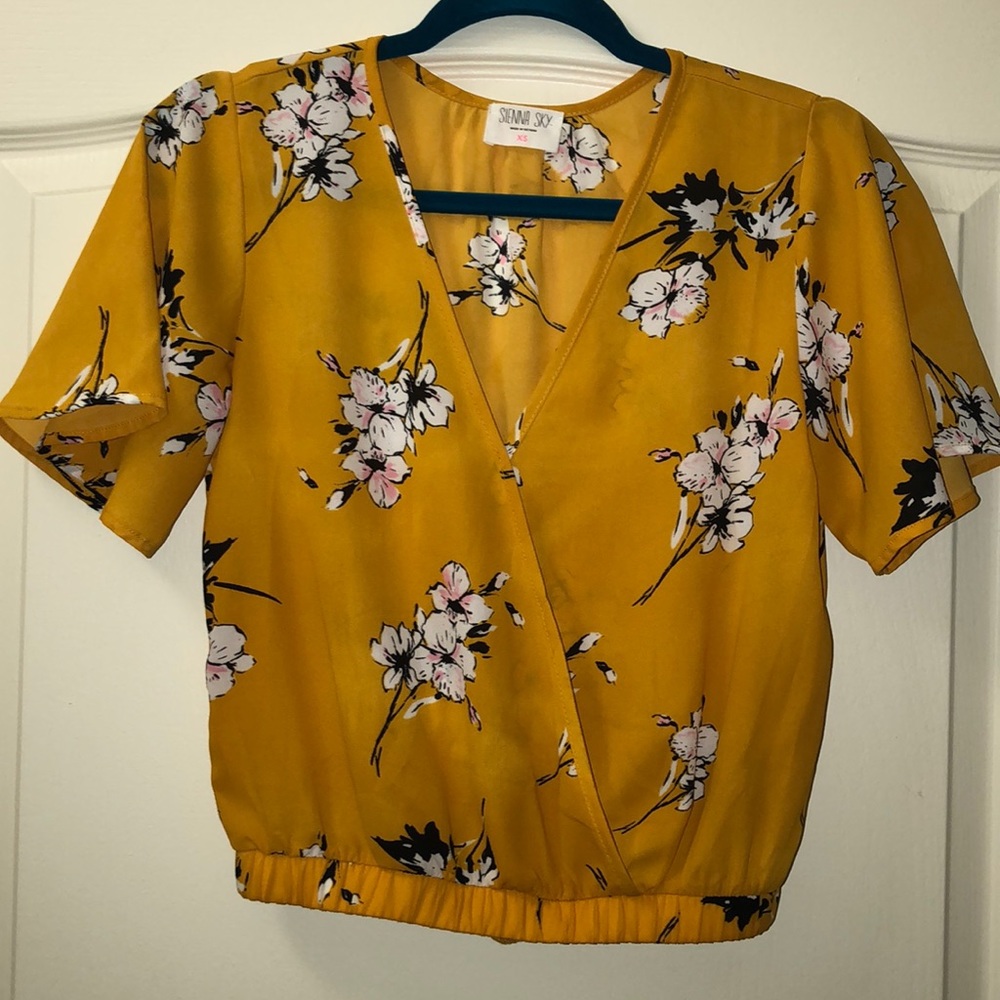 Short sleeve crop top